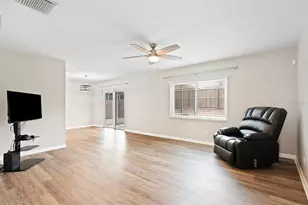 2001 Paladin Ct, Valrico, FL 33594 - Photo 4