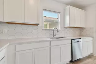 1422 Allagash Dr, Zephyrhills, FL 33540 - Photo 4