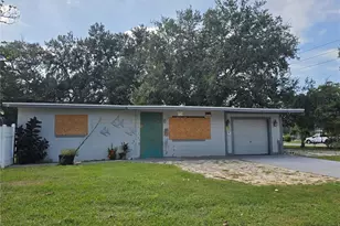 218 Southeast Jefferson Cir N, Saint Petersburg, FL 33703 - Photo 1