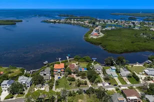 1632 Seabreeze Dr, Tarpon Springs, FL 34689 - Photo 86