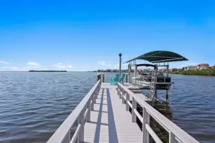 1632 Seabreeze Dr, Tarpon Springs, FL 34689 - Photo 56