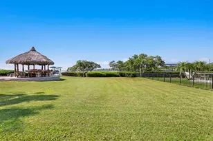 1632 Seabreeze Dr, Tarpon Springs, FL 34689 - Photo 68