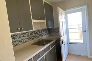 3722 28th St N, Saint Petersburg, FL 33713 - Photo 2