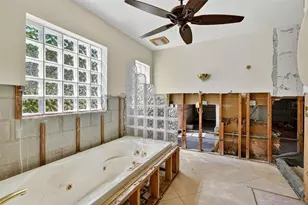 330 90th Ave NE, Saint Petersburg, FL 33702 - Photo 20