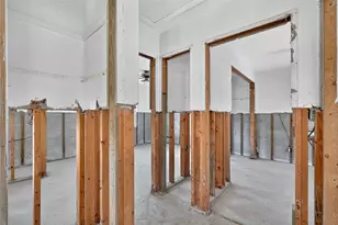 330 90th Ave NE, Saint Petersburg, FL 33702 - Photo 8