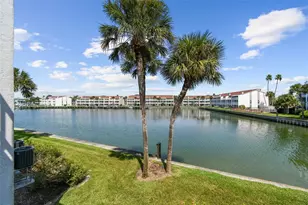 12134 Capri Cir S, Treasure Island, FL 33706 - Photo 32