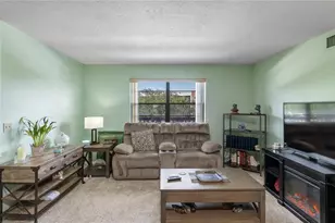 8198 Terrace Garden Dr N, Saint Petersburg, FL 33709 - Photo 8