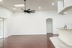 1032 Legends Pass Dr, Valrico, FL 33594 - Photo 6