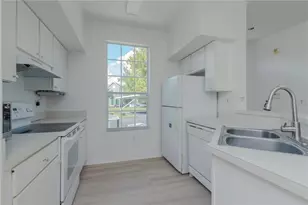 10430 White Lake Ct, Tampa, FL 33626 - Photo 8