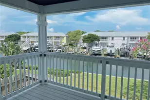 4859 Coquina Key Dr SE, Saint Petersburg, FL 33705 - Photo 8