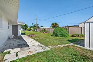 420 Palm Creek Dr, Englewood, FL 34223 - Photo 30