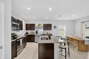 35021 Jomar Ave, Zephyrhills, FL 33541 - Photo 10