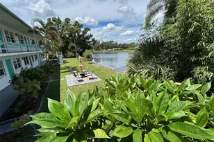 6100 21st St N, Saint Petersburg, FL 33714 - Photo 1