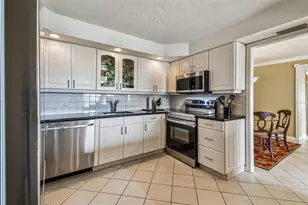 101 Benjamin Franklin Dr, Sarasota, FL 34236 - Photo 22