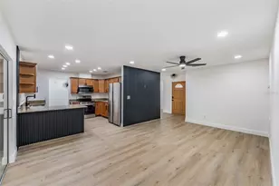 9504 W Cluster Ave, Tampa, FL 33615 - Photo 14