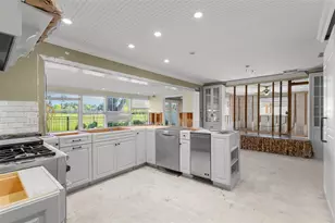 1467 54th Ave NE, Saint Petersburg, FL 33703 - Photo 8