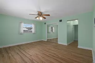 1563 Eden Isle Blvd NE, Saint Petersburg, FL 33704 - Photo 28