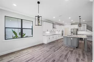 14808 Lake Magdalene Cir, Tampa, FL 33613 - Photo 18