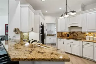 660 Bay Laurel Ct NE, Saint Petersburg, FL 33703 - Photo 8