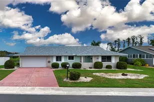 1715 Danbury Dr, Sun City Center, FL 33573 - Photo 2