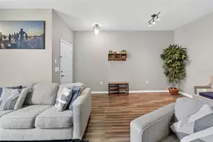 2052 Greenwood Valley Dr, Plant City, FL 33563 - Photo 8