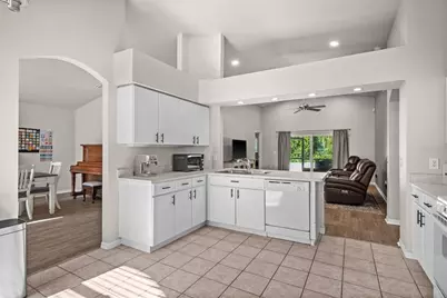 31308 Wrencrest Drive, Wesley Chapel, FL 33543 - Photo 4