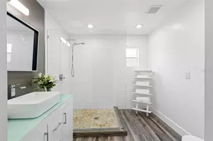 439 Capri Way NE, Saint Petersburg, FL 33704 - Photo 16