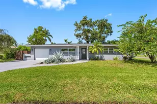 439 Capri Way NE, Saint Petersburg, FL 33704 - Photo 1