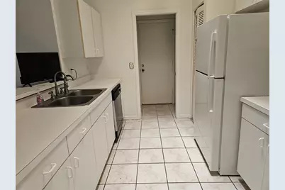 2405 New Haven Circle, Sun City Center, FL 33573 - Photo 6