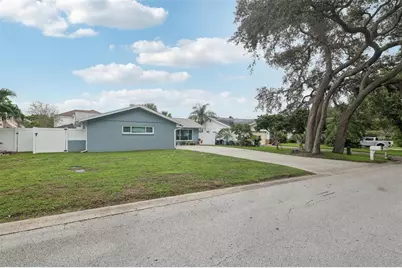 1004 Peninsula Avenue, Tarpon Springs, FL 34689 - Photo 2