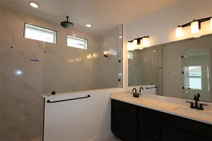 11828 Mile Marsh Dr, Riverview, FL 33569 - Photo 6