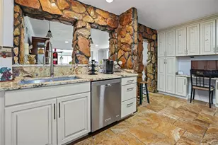 2035 28th St S, Saint Petersburg, FL 33712 - Photo 22