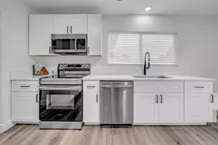 5548 Dartmouth Ave N, Saint Petersburg, FL 33710 - Photo 8