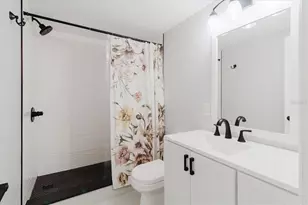 90 S Highland Ave, Tarpon Springs, FL 34689 - Photo 18