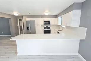 5551 Fairway Dr, Ridge Manor, FL 33523 - Photo 10