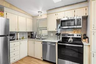 35918 Verano Ln, Zephyrhills, FL 33541 - Photo 10