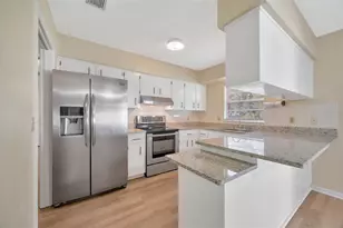 4429 Dolphin Dr, Tampa, FL 33617 - Photo 6