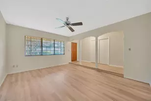 4429 Dolphin Dr, Tampa, FL 33617 - Photo 4