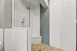 12400 Capri Cir N, Treasure Island, FL 33706 - Photo 16