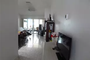 16221 Rambling Vine Dr W, Tampa, FL 33624 - Photo 2