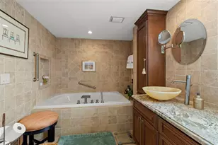 1065 Eden Isle Blvd NE, Saint Petersburg, FL 33704 - Photo 18