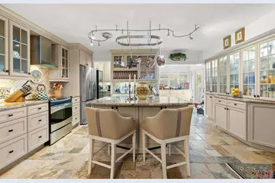 1065 Eden Isle Boulevard NE #2, Saint Petersburg, FL 33704 - Photo 10