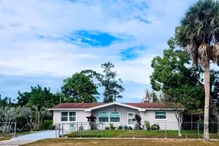 1010 Gulf Rd, Tarpon Springs, FL 34689 - Photo 1