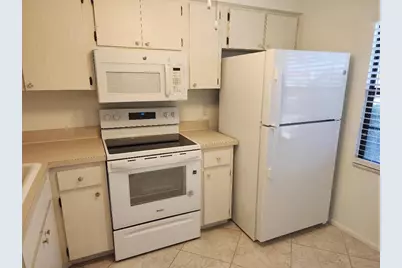 9033 Mission Oaks Boulevard, Seminole, FL 33776 - Photo 10