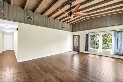 525 Villagrande Avenue S, Saint Petersburg, FL 33707 - Photo 10