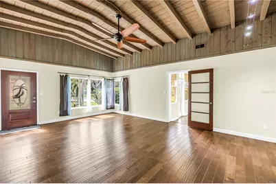 525 Villagrande Avenue S, Saint Petersburg, FL 33707 - Photo 12