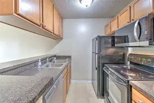 308 Lake Parsons Green, Brandon, FL 33511 - Photo 12