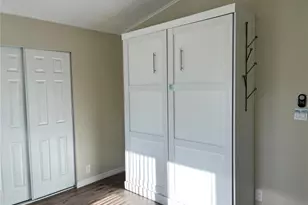 7049 Mt Essex Dr NE, Saint Petersburg, FL 33702 - Photo 30