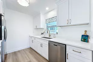 37 Dolphin Dr, Treasure Island, FL 33706 - Photo 10