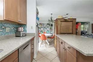 2600 56th Ln N, Saint Petersburg, FL 33710 - Photo 10